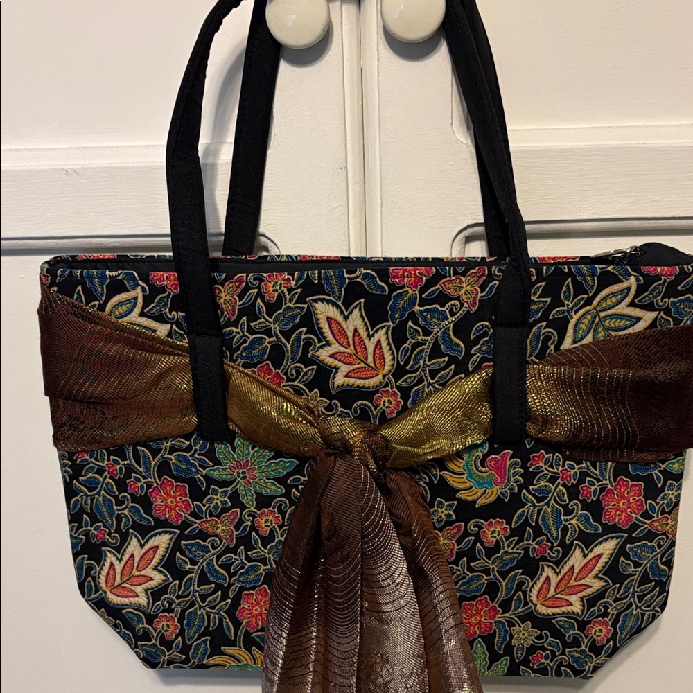 Floral Patterned Tote Bag with Gold,Brown Accents, 16 length x 11 h. Brand New